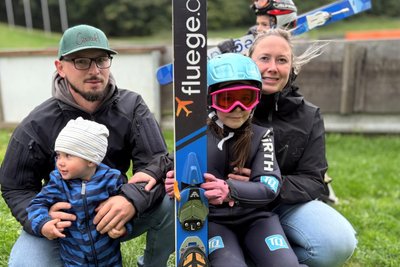 Auch Familie Arlt mit Papa Christian, Mama Justine sowie Tochter Emilia und Söhnchen Konrad nutzte das Schnupperangebot beim SV Fortuna Pöhla.