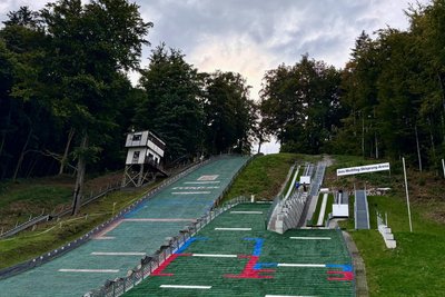 Die große K 60 und zwei Jugendschanzen bieten in der Jens-Weißflog-Skisprung-Arena in Pöhla beste Bedingungen für den Nachwuchs.