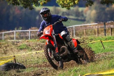 Früher im Straßenrennsport unterwegs, misst sich Nicolas Czyba mit seinen Gegnern nun im Gelände.