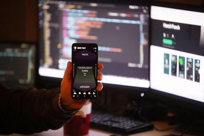 Die App „Hunch Punch“ ist auf den meisten gängigen Handys nutzbar.