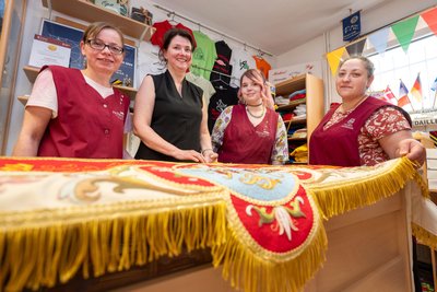 Das Team von Fahnen Fassmann: Ina Dörfler, Sylvia Fassmann, Manuela Greve und Silvia Kitajew (von links).