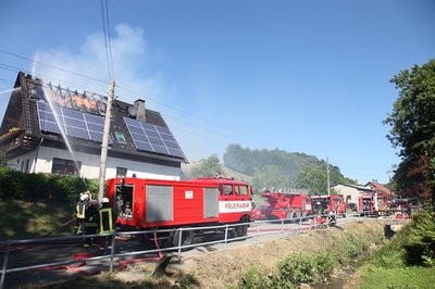Die Feuerwehr war etwa eine Stunde im Löscheinsatz.