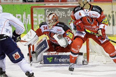 Torhüter Ilya Sharipov hat seinen Schläger nach dem fünften Gegentor in Einzelteile zerlegt. 