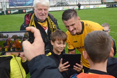 Autogramme nach dem Spiel waren vor allem von Stefan Kutschke gefragt.
