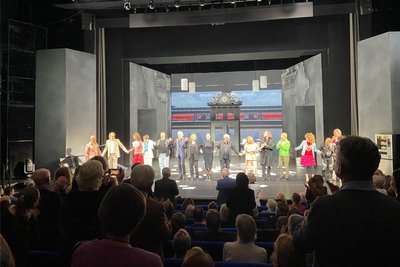 Lang anhaltenden Premierenapplaus gab es Samstagabend für die Inszenierung in Hof.