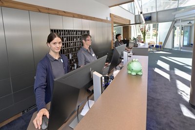 Die Rezeption im Hotel Am Bühl in Eibenstock wurde neu gestaltet.