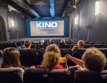 Das Union Filmtheater in Schneeberg. Betreiberin Katharina Repp beklagt Preissteigerungen und Personalmangel, denkt aber dennoch positiv in die Zukunft. 