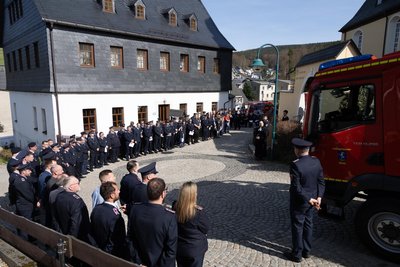 Der Fahrzeugweihe und Ehrung verdienter Kameraden aus Bockau wohnten zahlreiche Einsatzkräfte auch aus umliegenden Orten bei.