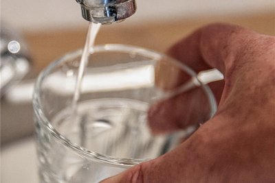Um die Trinkwasserversorgung im großen Verbund und bezahlbar sicherzustellen, haben sich Anfang der 1990er 36 Kommunen im Zweckverband RZV zusammengeschlossen. Jetzt steht für alle erstmals ein Beschluss bezüglich der Gewerbesteuer an. 
