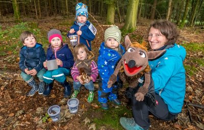 Als Vorgeschmack auf die künftige Schule hat der Verein bereits eine Waldspielgruppe initiiert. Erdmute Blüthgen hebt das harmonische Miteinander trotz der Altersunterschiede der Kinder hervor. Auch die Eltern seien begeistert, weshalb daraus ein Angebot für eine Vorschulgruppe entwickelt werden soll. 