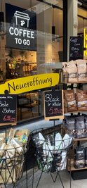 Nach Umbau und Renovierung ist die Tchibo-Filiale an der Burgstraße/Ecke Enge Gasse wieder eröffnet worden. 