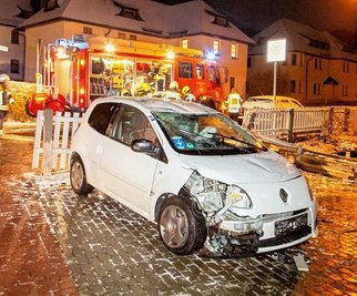 Leicht verletzt hat eine 54-Jährige einen Unfall am Montagabend in Jahnsdorf überstanden. 