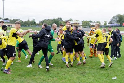Die ausgelassene Freude bei den Plauener Fußballern nach dem 2:0-Heimsieg gegen Greifswald war nachvollziehbar.