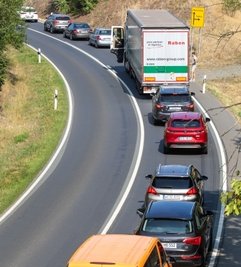 Auf der Umfahrung der A 72 wie hier bei Taltitz bildeten sich lange Staus.