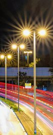 Gespart wird auch an der Straßenbeleuchtung. Manche Laternen werden ausgeschaltet. 