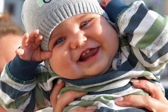 597 Neugeborene im Kreiskrankenhaus Freiberg: Das sind die beliebtesten Vornamen - Susanne Gläsers Sohn heißt Karl – so wie fünf weitere 2024 im Freiberger Kreiskrankenhaus geborene Kinder.