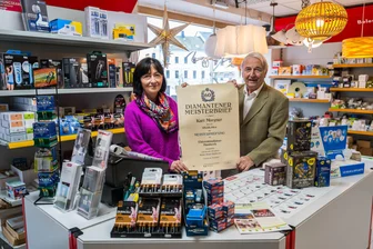 60 Jahre Meister: Elektroinstallateur Kurt Morgner und seine Eibenstocker Firma - Kurt Morgner hat den diamantenen Meisterbrief bekommen. Der 86-Jährige ist besonders froh, dass seine Eibenstocker Firma in den Händen der Familie blieb. Auch Tochter Andrea Frohberg ist für sie tätig.