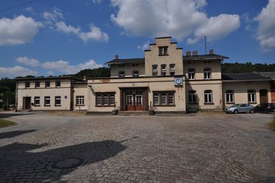 Das Mindestgebot für den Elsterberger Bahnhof liegt bei 14.000 Euro.