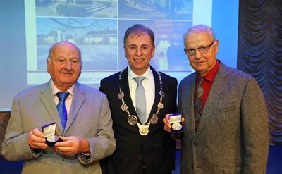 Wolfgang Spiegelberg und Holger Norden sind beim Neujahrsempfang in Crimmitschau mit der David-Friedrich-Oehler-Medaille ausgezeichnet worden.