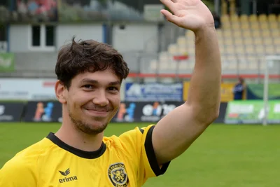 Zurück im Vogtland: Der Falkensteiner Yannic Voigt trägt nach drei Jahren beim FSV Zwickau künftig wieder das Trikot des VfB Auerbach.