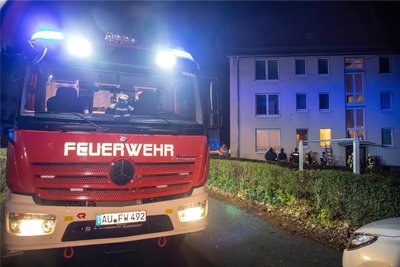 Nächtlicher Feuerwehreinsatz in der Otto-Brosowski-Straße in Aue. Ein Rauchmelder verhinderte Schlimmeres.