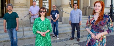 Die Theaterleute freuen sich auf die Open-Air-Saison im Parktheater: Sänger Marcus Sandmann, Sänger Frank Blees, Sängerin Nataliia Ulasevych, Musikdirektor Jürgen Pöckel, Sänger Wonjong Lee und Sängerin Malgorzata Pawlowska (von links). 