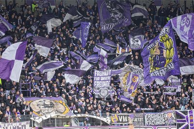 Die Fans dürfen sich über ein Nachholspiel der besonderen Art freuen und am ersten Wochenende im Juli nordirische Gäste in Empfang nehmen.