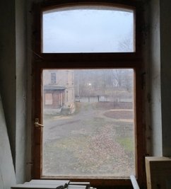 Ein solches Fenster wird für den Handwerkerhof benötigt. 