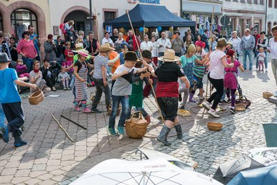Die dritte Klasse der Rochlitzer Regenbogen-Grundschule führte ein halbstündiges Programm mit Musik und Tanz auf.