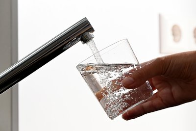 Die Wasserpreise in Sachsen sind innerhalb von drei Jahren stark gestiegen. Regional gibt es große Unterschiede.
