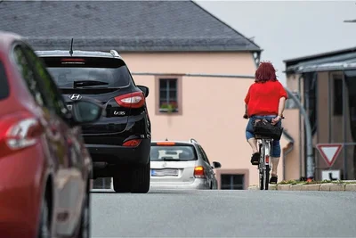 Besonders Staatsstraßen, wie zum Beispiel die Chemnitzer Straße, sind für Fahrradfahrer ungeeignet. 