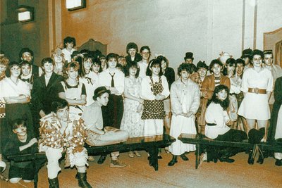 Faschingsfeiern der jungen Gemeinde gehörten zu DDR-Zeiten fest in den Jahreslauf in der Petrikirche, sitzend rechts Katharina Thiele. 