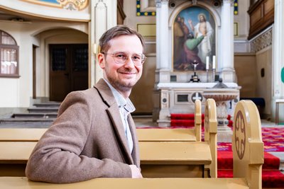 Albrecht Meinel ist der neue Pfarrer in Frankenberg. Er ist zuständig fürs Stadtgebiet, sein Kollege Ludwig Seltmann mit Pfarrsitz Niederlichtenau betreut die umliegenden Dörfer.