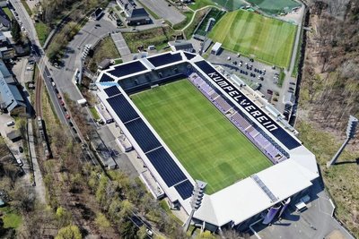Das Erzgebirgsstadion aus der Luft. Oben die Westtribüne. Dahinter die von der großen Freitreppe verbundenen Plätze, die Gerd Schädlich gewidmet werden sollen. 