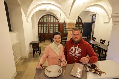 Geschäftsführerin Ina Klemm und Gastronom Nico Nüßner kurz vor der Eröffnung des Restaurants „Lory 1880“ im Waldenburger Schloss.