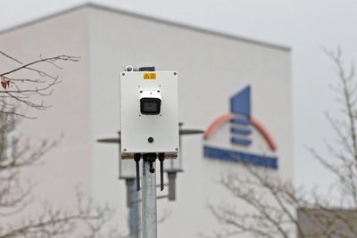 Auf dem Parkplatz an der Pleißental-Klinik werden die Kennzeichen künftig per Kamera erfasst.