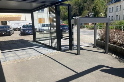 Vor dem "Olympia" sollen ab Mitte Mai auch Gäste auf dieser Terrasse sitzen können. Für Beschattung wird dann auch gesorgt sein, so das Versprechen.