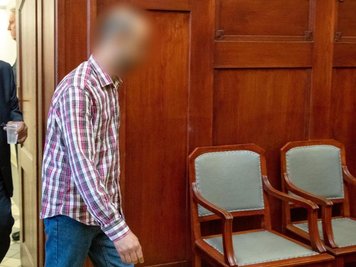 Der wegen Mordes angeklagte Marokkaner zum Prozessbeginn im Landgericht Bayreuth.