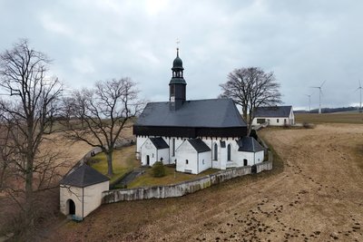 Mit ihrem Wehrgang weist auch die Kirche von Dörnthal eine große Besonderheit auf.
