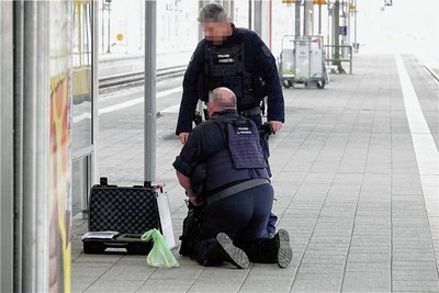 Der Hauptbahnhof war am Freitag zeitweise auf den Gleisen 9 bis 14 gesperrt. Grund war ein herrenloser Koffer. 