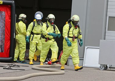 Der Einsatz war auch wegen des beherzten Eingreifens eines Mitarbeiters für die Einsatzkräfte letztlich wenig problematisch.