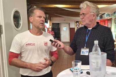FSV-Chefcoach Rico Schmitt (l.) lobte nach dem 1:0-Sieg bei Hertha Zehlendorf zur Pressekonferenz die Leistung seiner Mannschaft