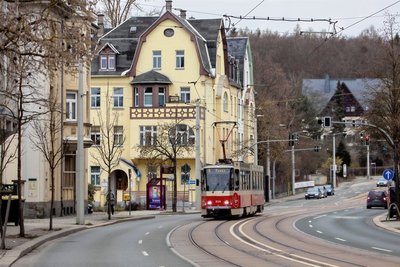 Prägend: die Pausaer Straße.