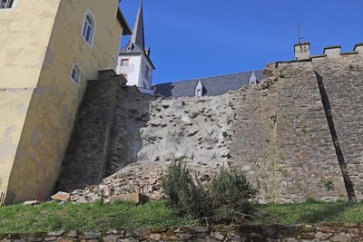 Die zweite „Bresche“ in der Mauer von Schloss Purschenstein in Neuhausen/Erzgebirge.