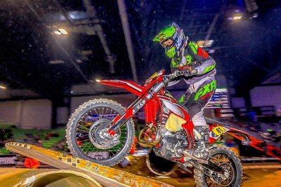 Geländefahrer Leon Unger beim Super-Enduro am Wochenende in der Riesaer Sachsenarena.