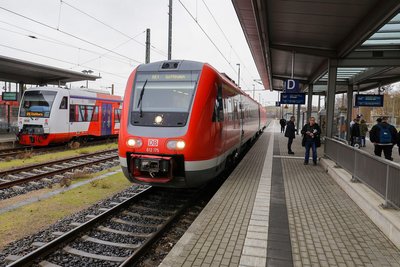 Bisher ist für den RE1 aus Göttingen in Glauchau Endstation. Mit der Ausschreibung gibt es die Möglichkeit einer Weiterführung bis Chemnitz.