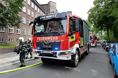 Die Feuerwehr übte am Montag den Fall eines Brandes im Keller des Landgerichts an der Hohen Straße.