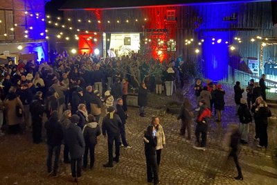 Schon eine Stunde vor dem Konzert hatten sich reichlich Leute versammelt.