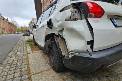 Ein Peugeot, ein Hyundai und ein Smart wurden von dem Skoda touchiert.