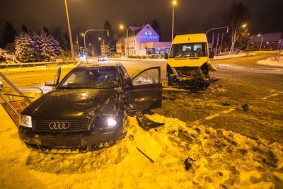 Drei Menschen wurden am Mittwochabend in Freiberg bei einem Unfall am Südkreuz verletzt.